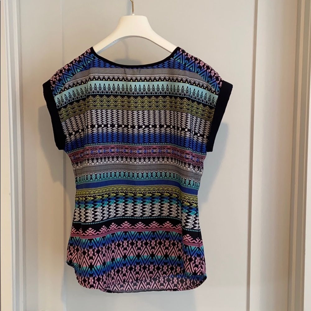 Flowy Aztec Blouse - Picture 3 of 3
